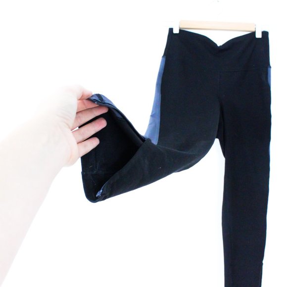 *Old Navy Active Black Legging with Grey Strip Down the Side - Picture 1 of 4